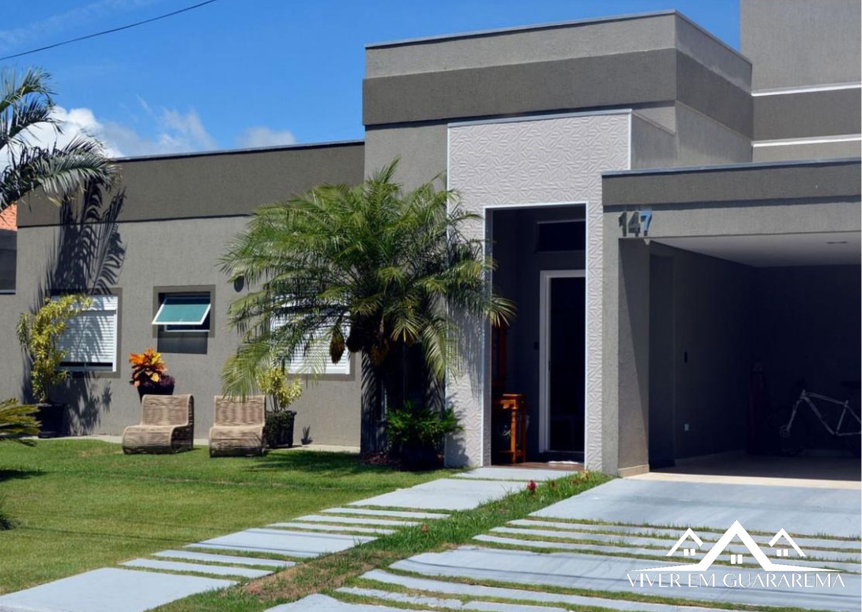 EXCELENTE CASA À VENDA DENTRO DE CONDOMINÍO FECHADO