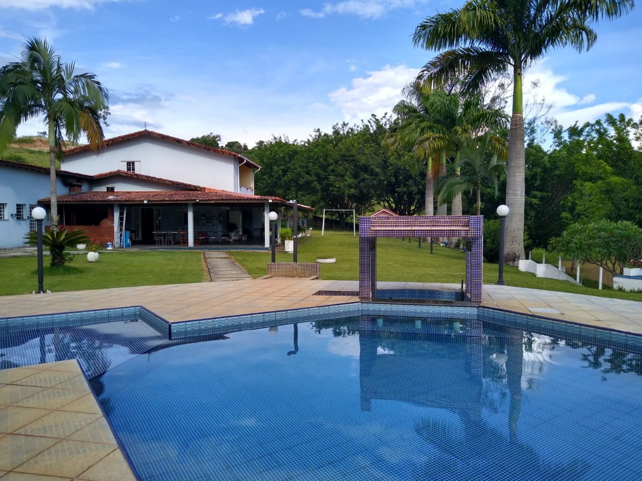 LINDA CHÁCARA EM TERRENO PLANO