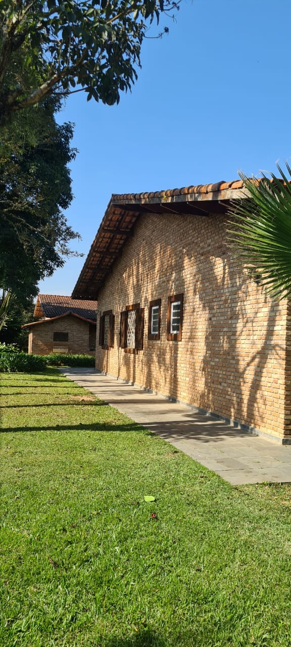 EXCELENTE PROPRIEDADE NO CENTRO DE GUARAREMA